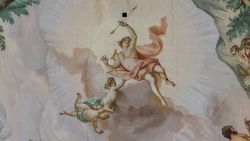 In the middle of the ceiling fresco: Apollo in front of the bright and shiny sun disc. (Picture: Uli Benz / TUM)