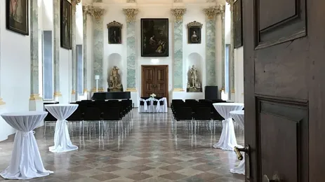 Bestuhlung für eine Trauung in der Aula maior im TUM Akademiezentrum Raitenhaslach