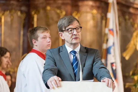 Otmar D. Wiestler, Präsident der Helmholtz-Gemeinschaft und Vorsitzender des Hochschulrates der TUM, am Rednerpult in der Klosterkirche Raitenhaslach