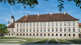 Frontansicht des TUM Akademiezentrums Raitenhaslach