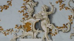 Learn interesting facts and discover playful details. Here a putto that adorns the frame of the large ceiling fresco. (Picture: Uli Benz / TUM)