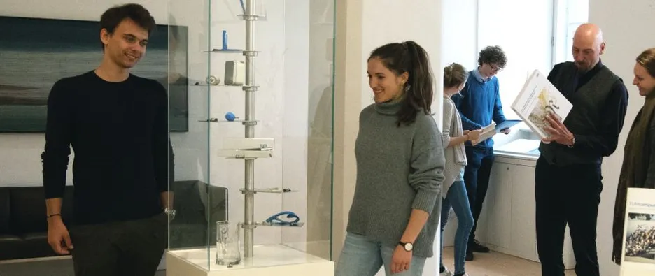 Visitors of the TUMshop in Raitenhaslach Visitors are looking at the products oh the TUMshop at the TUM Science & Study Center Raitenhaslach
