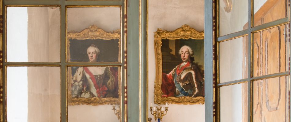 Two paintings in the former abbot’s chapel of the TUM Science and Study Center Raitenhaslach.