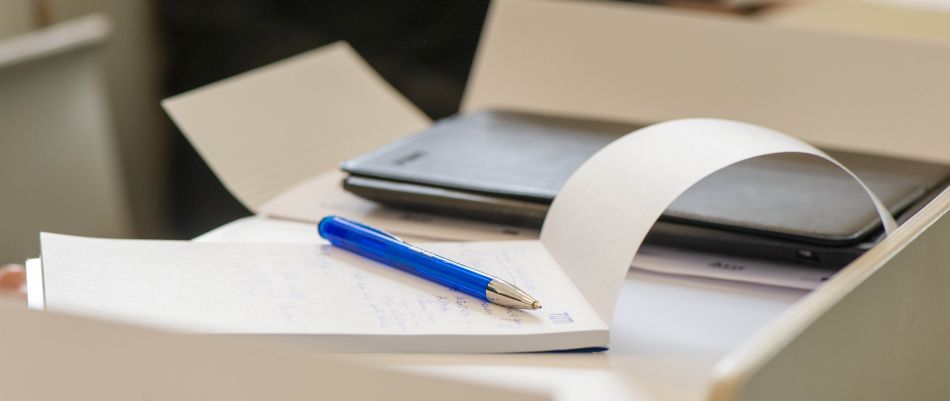 Pen, paper and laptop at a TUM conference